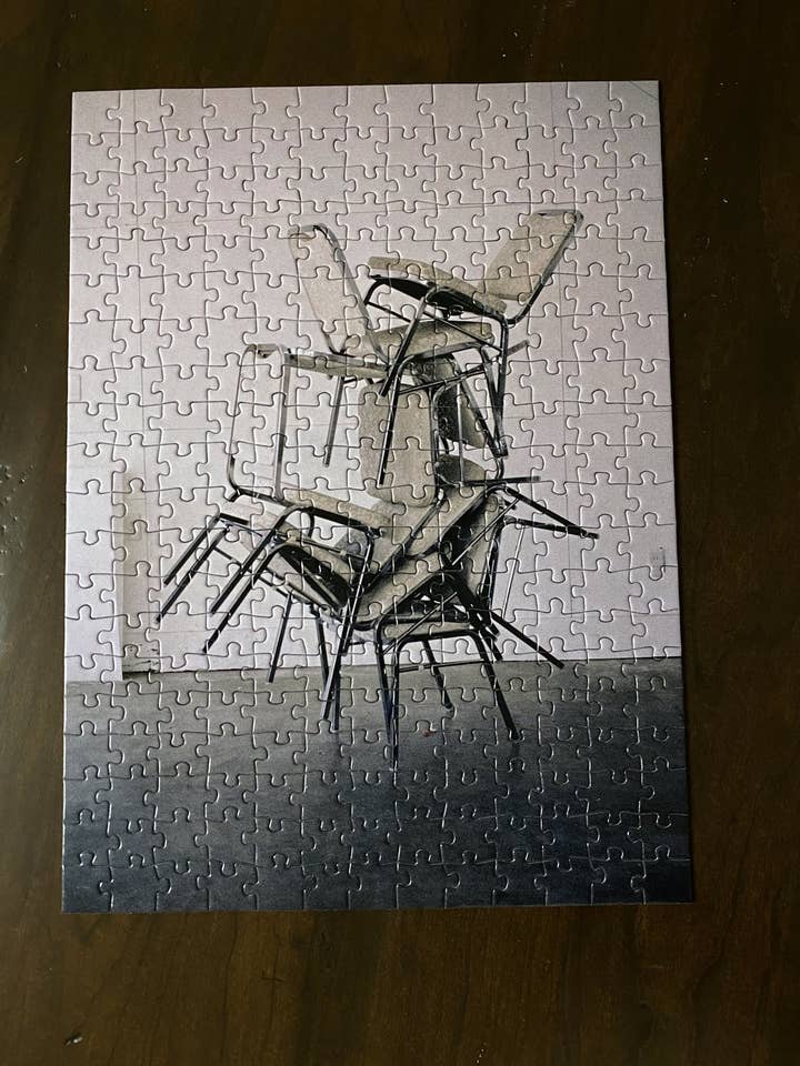 Les chaises sont des gens Fine Art Jigsaw Puzzle pour la vente par Timeless Goods Store