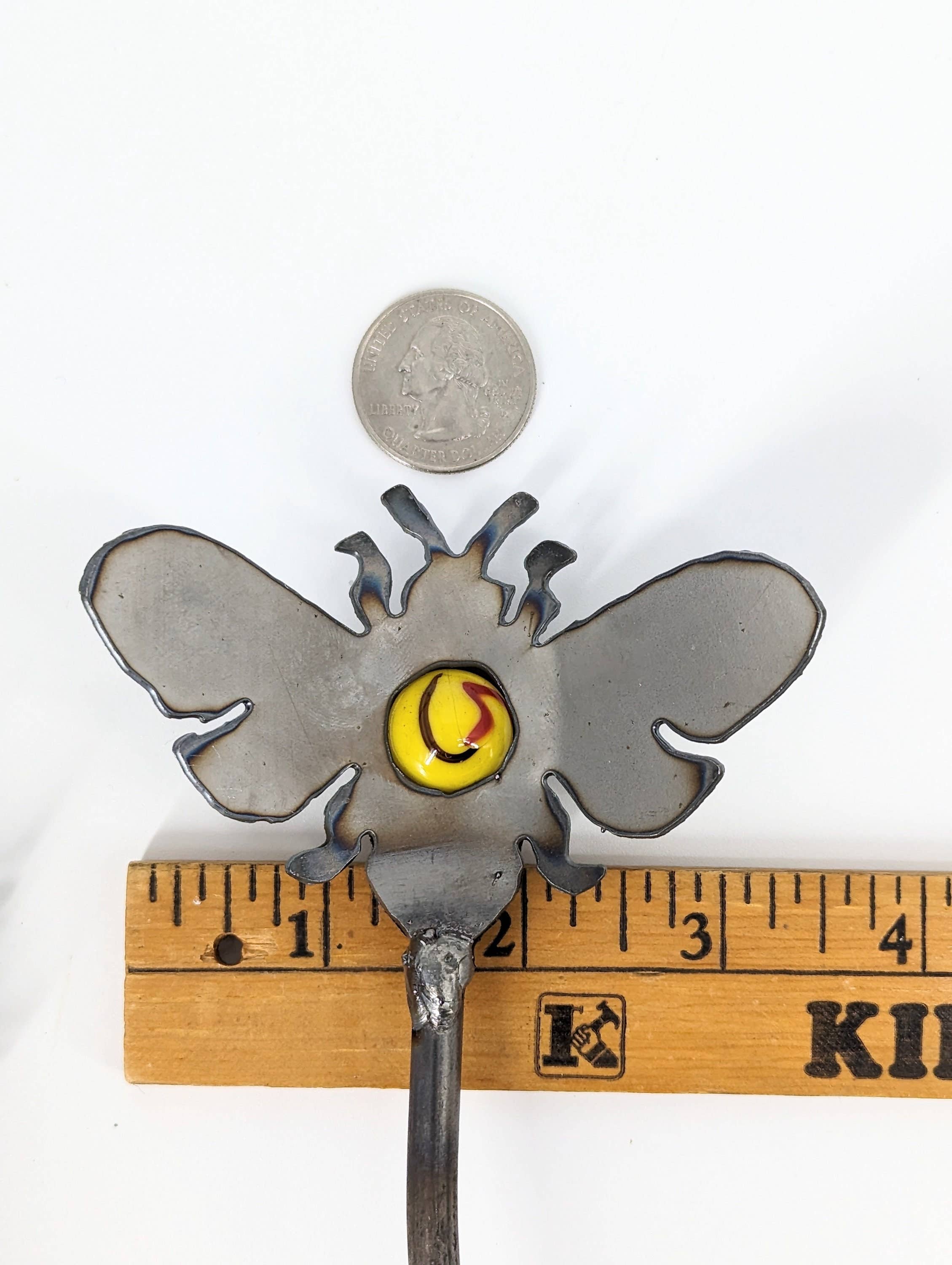 Designs by Dieter, LLC - Wholesale Garden/Lawn Stake - Metal Bee Yard Stake, Double Bee3