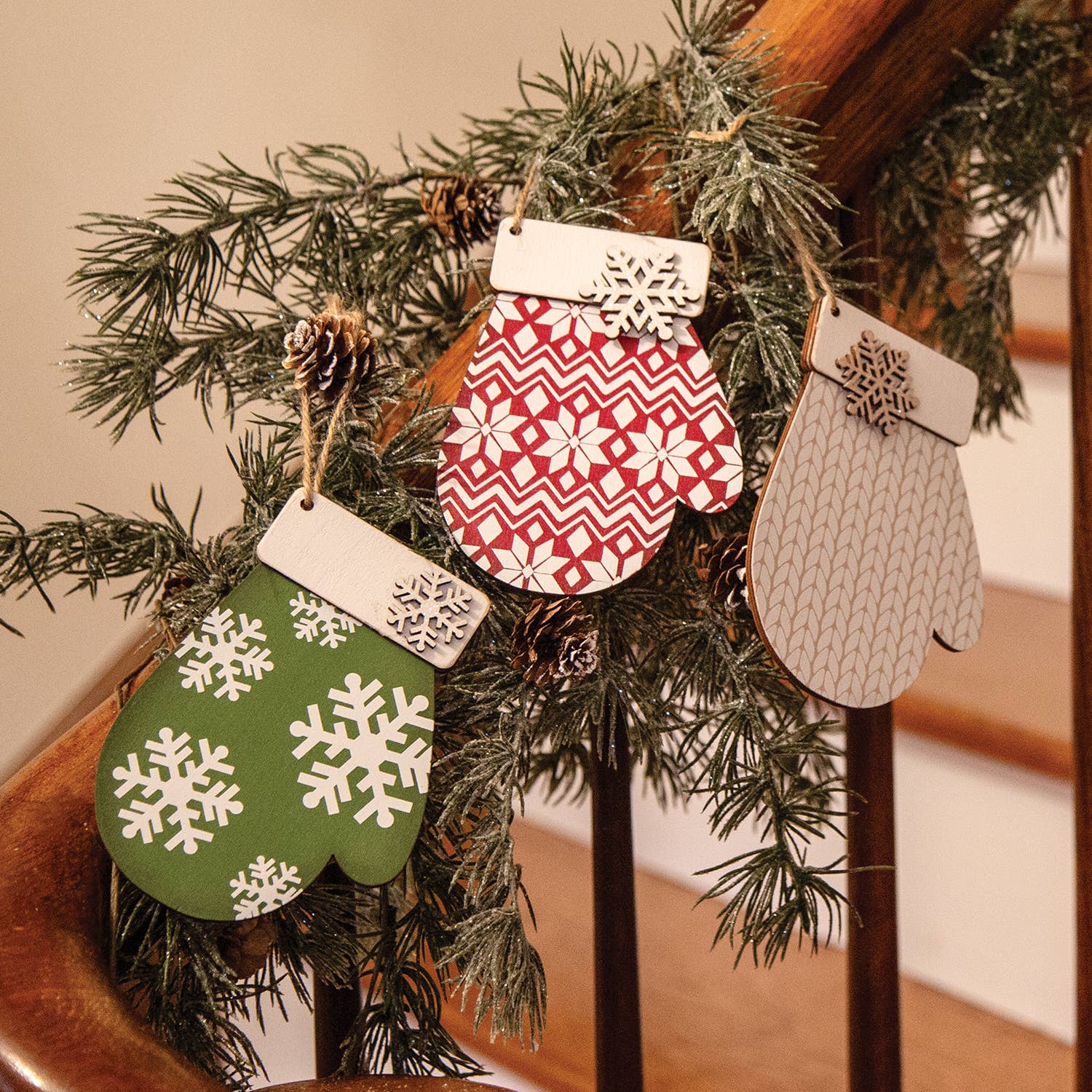 Col House Designs - Wholesale Ornament Set - Snowflake Mitten Ornament w/Jute Hanger, 3 Assorted1
