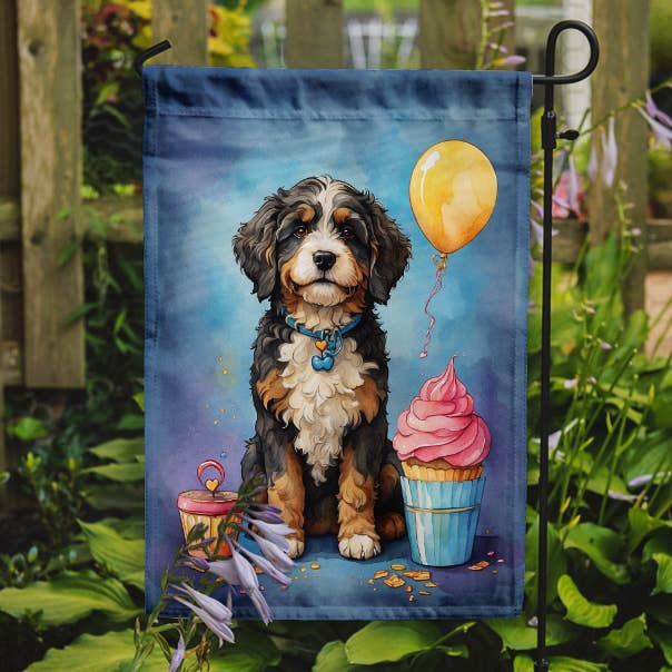 Bernedoodle Tillykke med Fødselsdagen Haveflag DAC8005 for engroshandel hos Caroline's Treasures