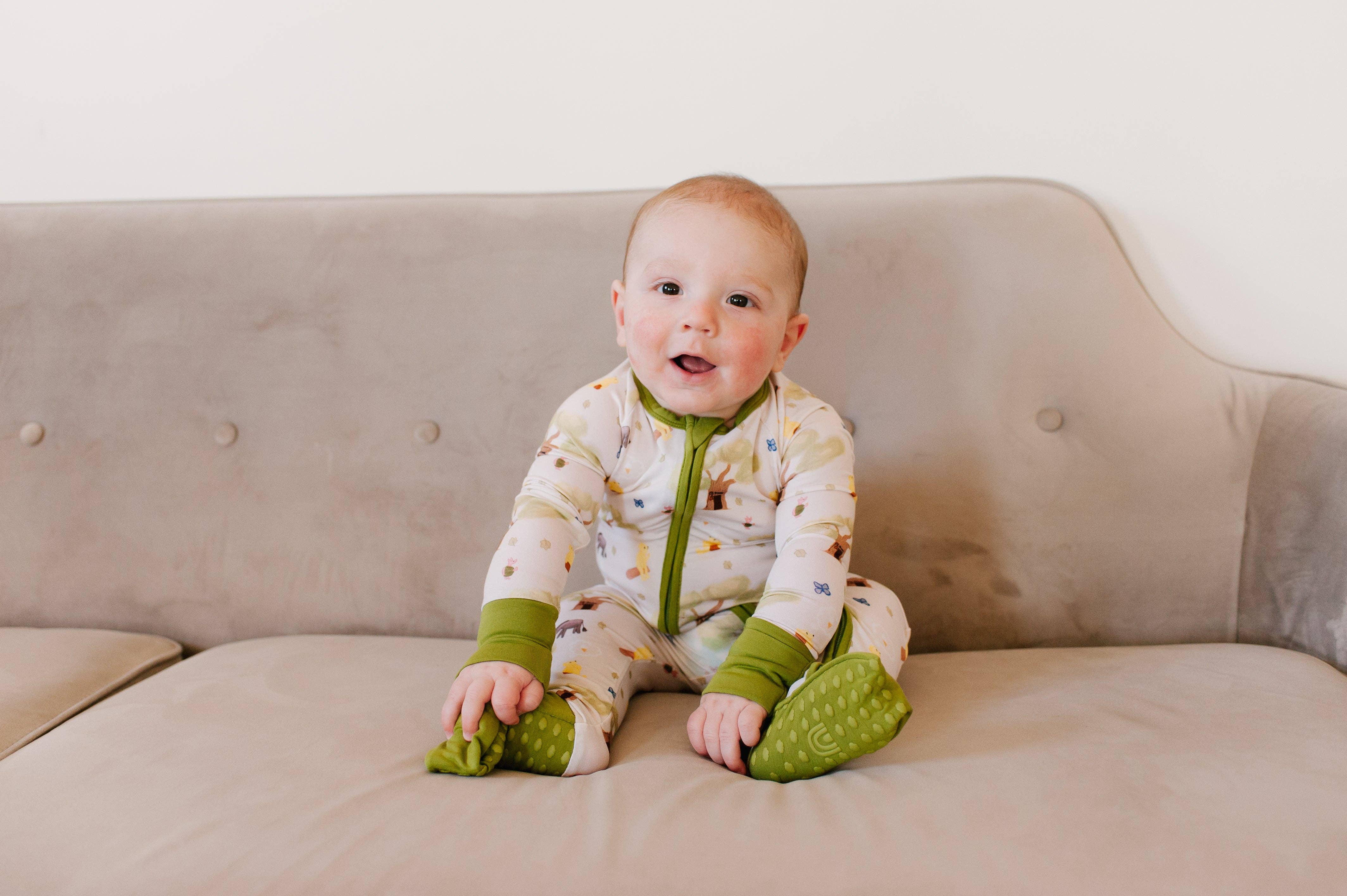 Stay Dreamy - Wholesale Jumpsuit - Baby - Rumbly Tumbly (Winnie The Pooh) Bamboo Zippy Romper1