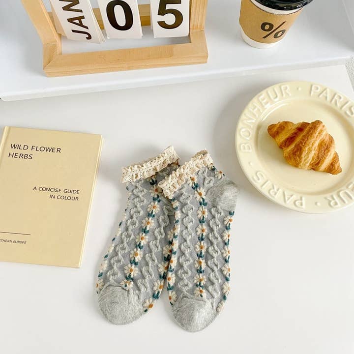 Funkyrel® Atzbranding Limited - Wholesale Socks - Women's - Rufia - Summer Floral Pattern Lace Trim Low-Cut Socks