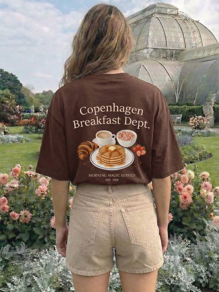 220GSM oversized T-shirt met Copenhagen Breakfast Dept-print voor wholesale door Missi Clothing