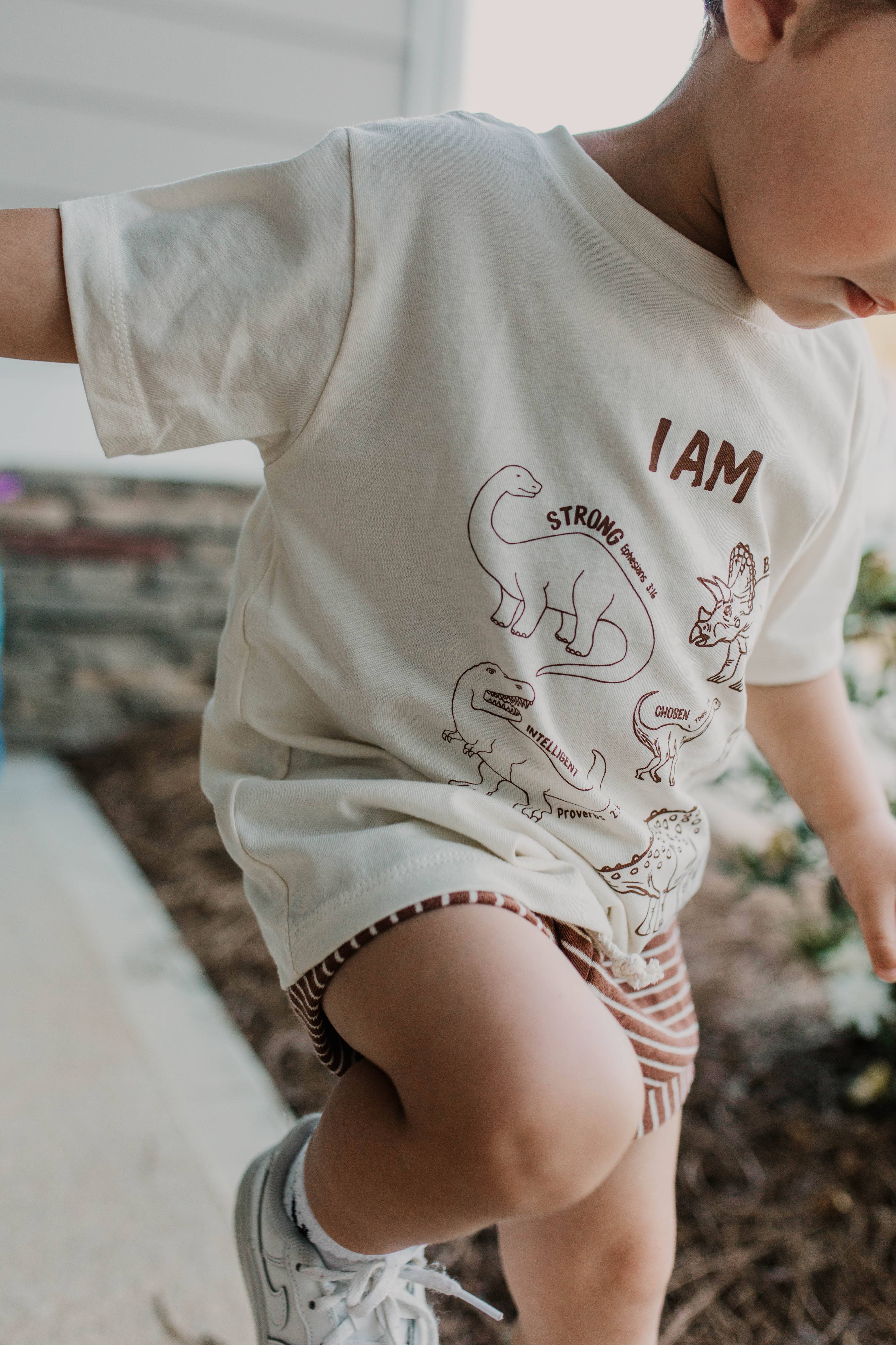 Little & Brave - Vente T-shirt sérigraphié – enfant - T-shirt pour enfants Dino Affirmations chrétiennes2