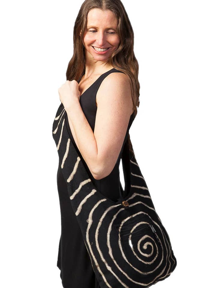 Sac à bandoulière Spyra pour la vente par Ark Imports