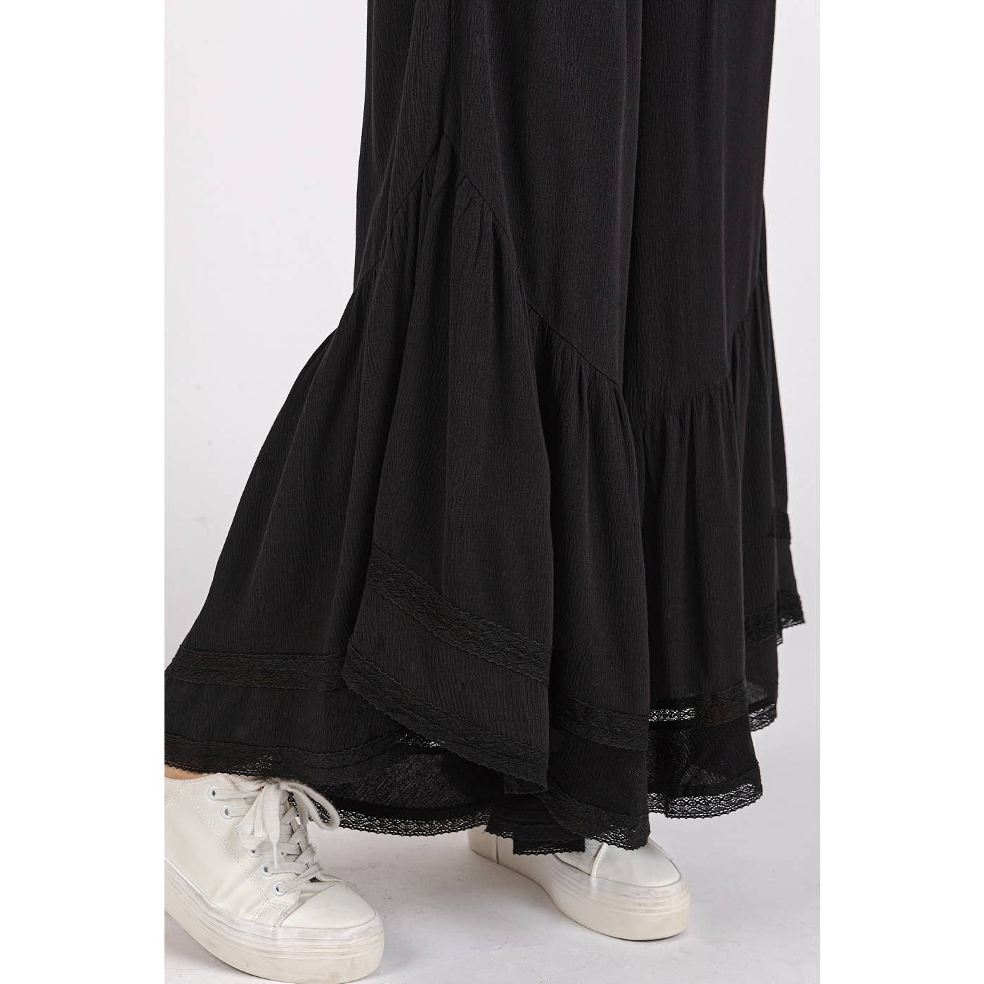 mittoshop – Großhandel Hose – Damen – SPITZEN-RÜSCHEN-STUFENHOSE MIT ASYMMETRISCHEM SAUM UND WEITEM BEIN9