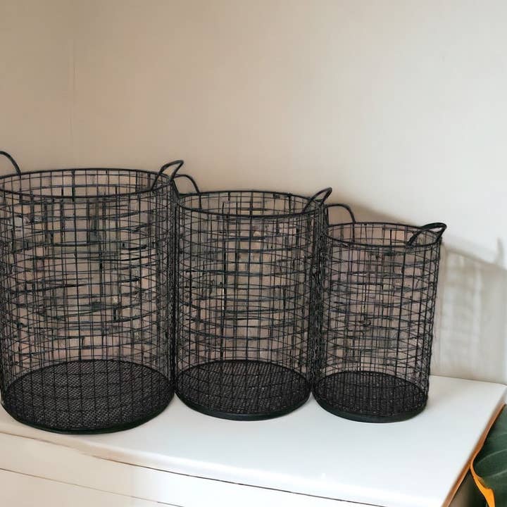 Set med tre förvaringskorgar i metalltråd för wholesale av HomeRoots