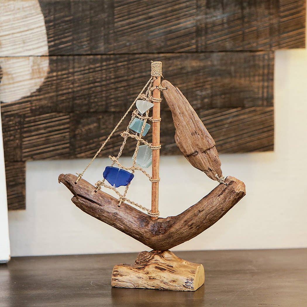 Garden Age Supply - Vente Décorations de table - Bateau en bois flotté avec bouteilles recyclées multicolores1