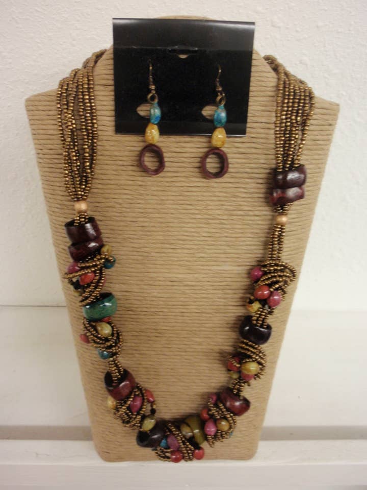 JUEGO DE COLLAR DE SIETE HILERAS DE CUENTAS DE COBRE CON CUENTAS MULTICOLORES para venta al por mayor de International Duru's