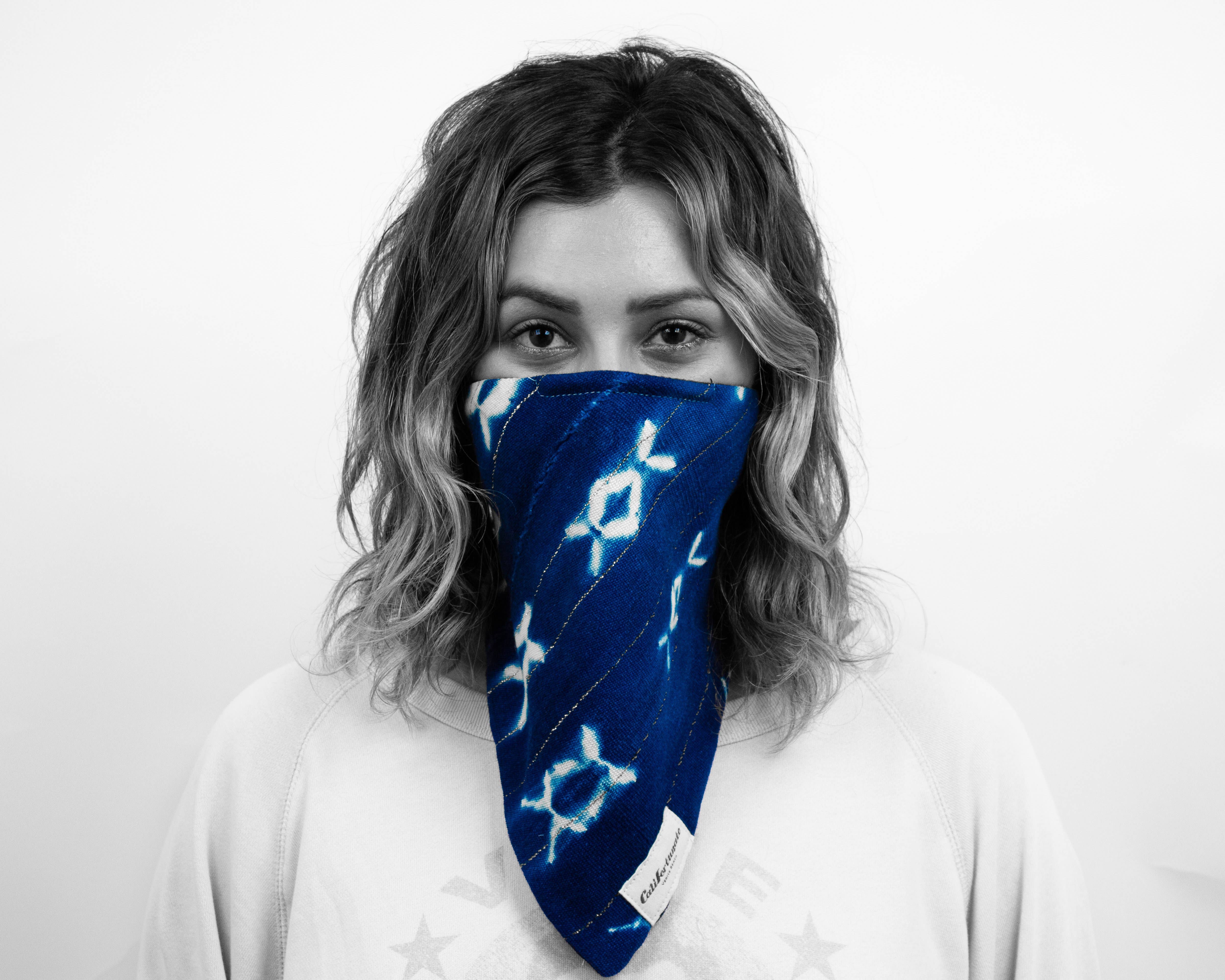 Maskdanna by Califortunate - Wholesale Non-Medical Disposable Mask - MASKDANNA INDIGO GOLD STRIPE3