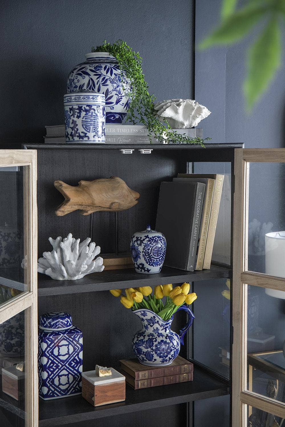 A&B Home Group Inc. – wholesale Prydnadsburk – D5x5,5" Aline Dekorativ Teaskrin - Blå/Vit8