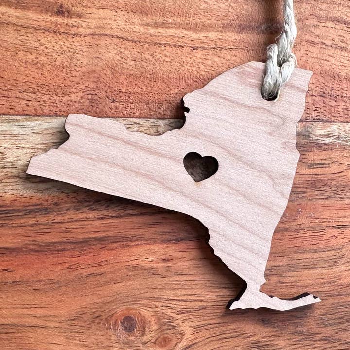 Ornement en bois personnalisé Heart State pour la vente par Almost Local