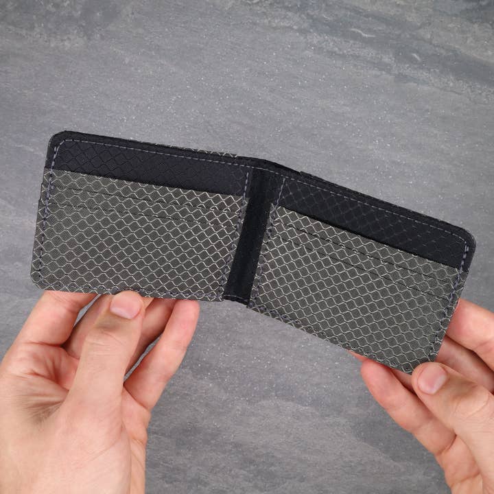 Portefeuille à deux volets Ripstop gris et noir, portefeuille à billets pour hommes pour la vente par HOLD SUPPLY