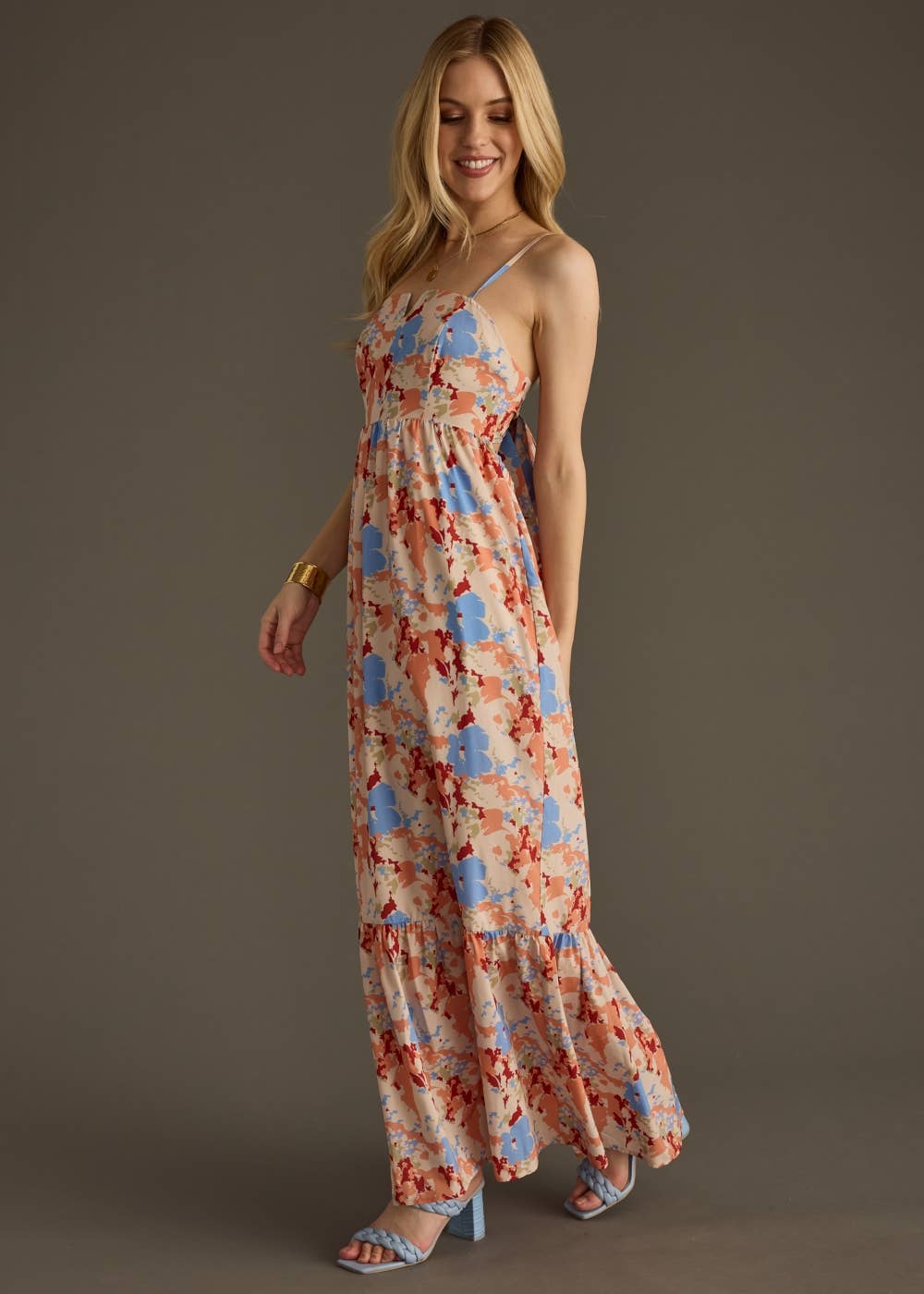 Panache Apparel Co. – Engroshandel Kjole - Dame – Orange & blå blomstret maxikjole1