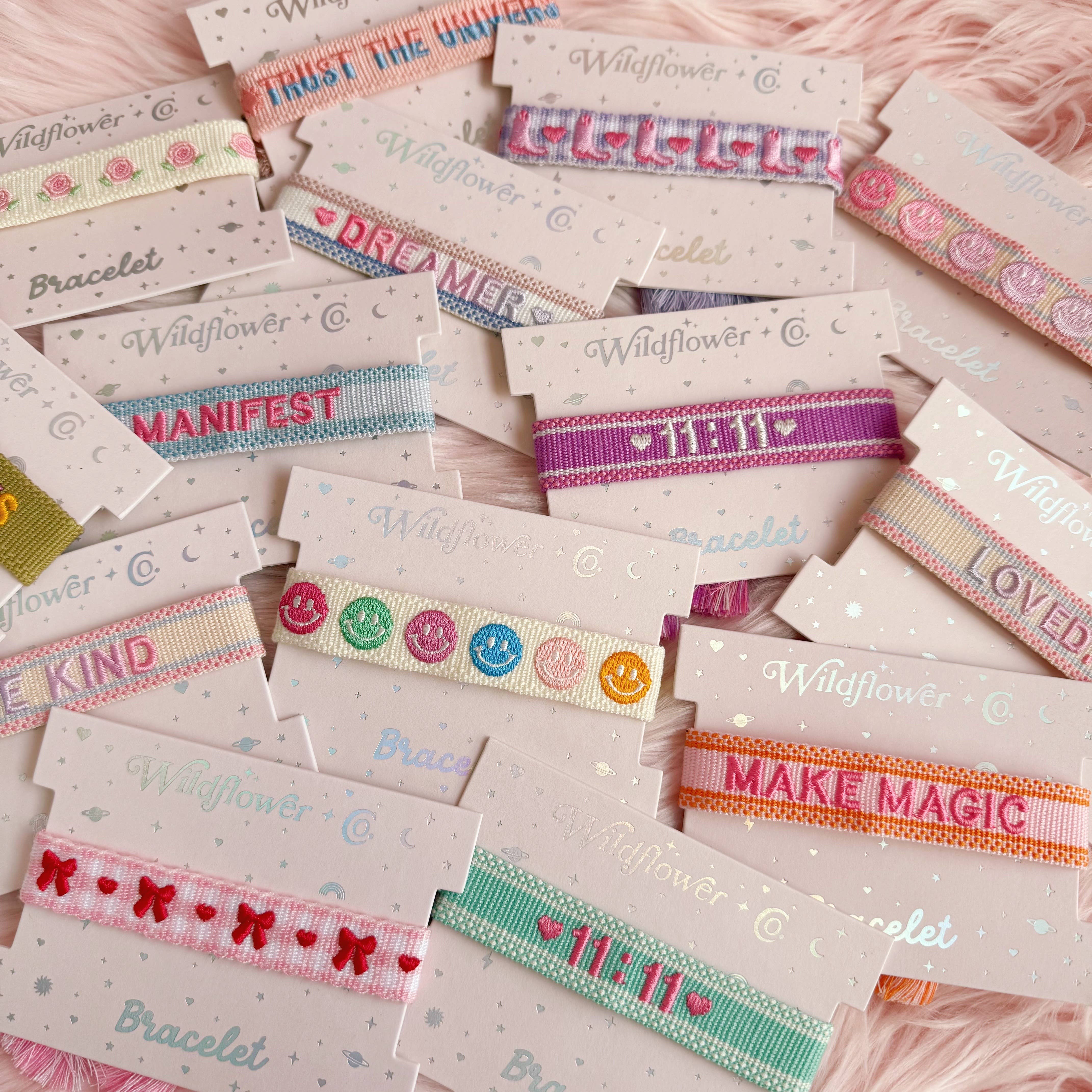 Wildflower + Co. – wholesale Vävt/flätat armband – Broderade vänskapsarmband i färgglada mönster6