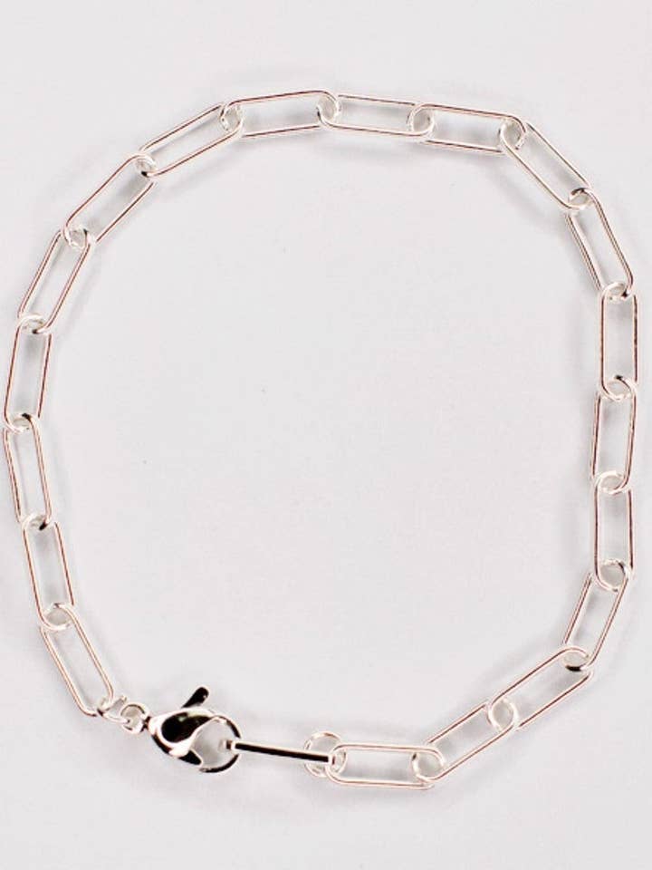 Bracelet à trombone ovale en argent sterling pour la vente par Annie and Sisters