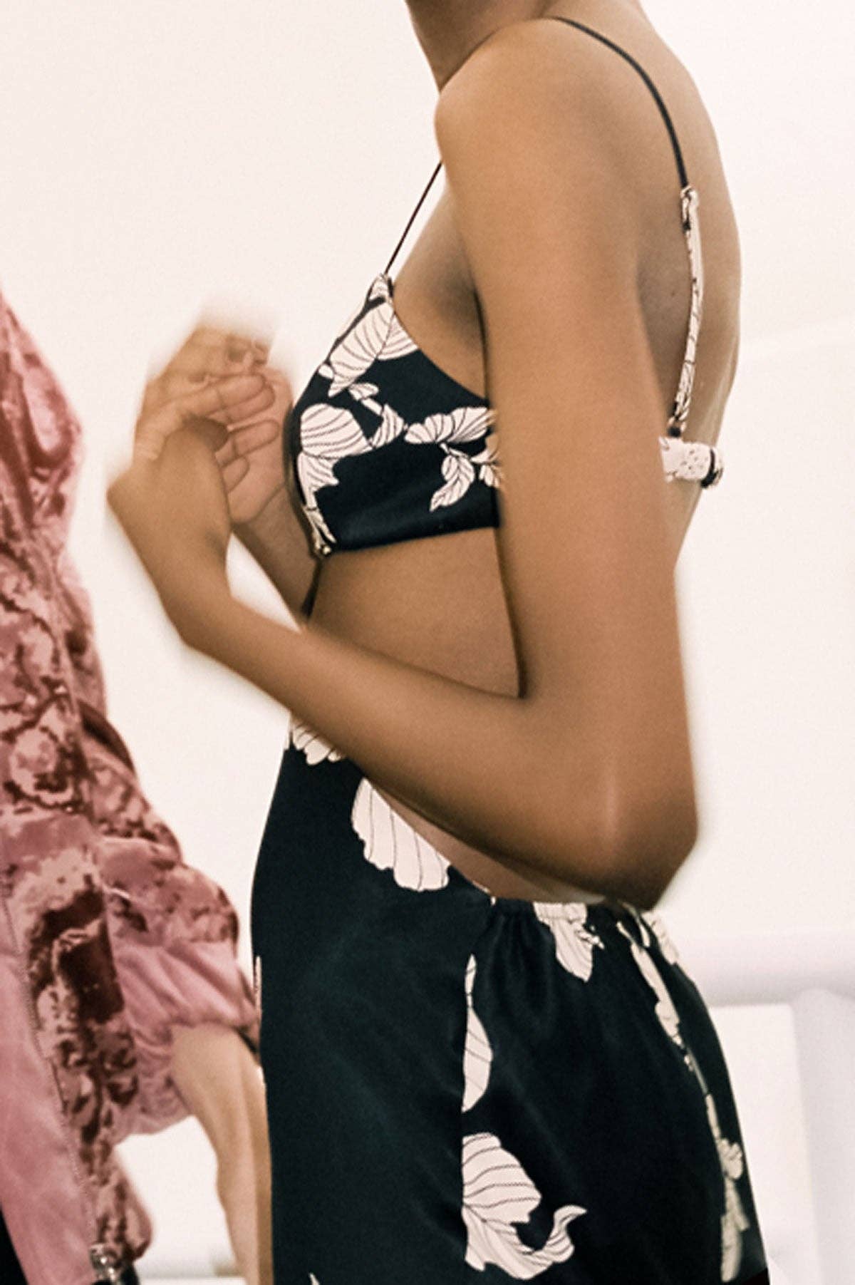 eikō ai – wholesale Dress – Women's – Musk Floral Dress - Black3