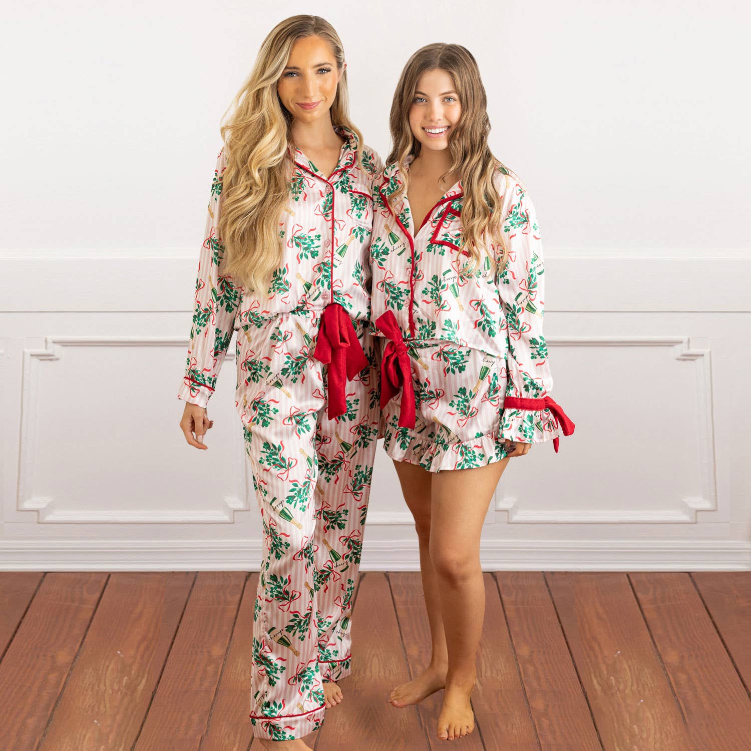 8 Oak Lane – wholesale Pyjamasset - Dam – Mistletoast Satin Ruffle Kort PJ-set2
