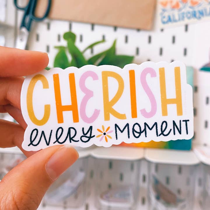 Adesivo Valorize cada momento por atacado de Hay Design Co.