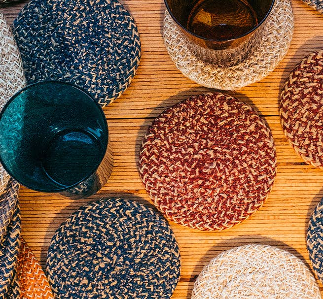 BRITISH COLOUR STANDARD – wholesale Placemat – Jute Placemats 27cm in Cornflower/Natural, Tied Set of 42