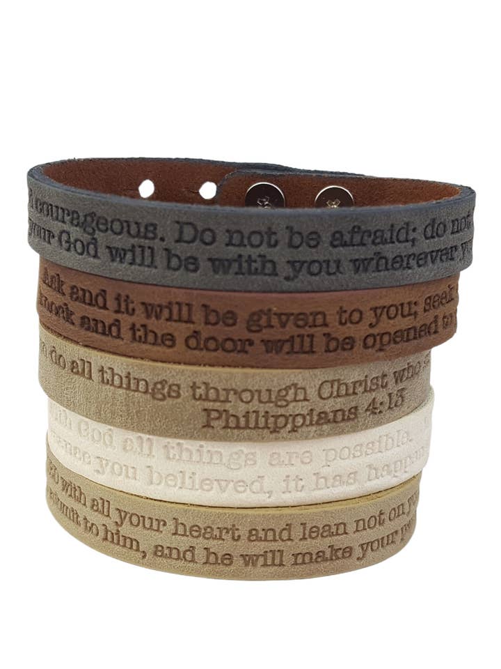 Confezione da 5 Bracciali in Pelle con Versetti Biblici per la vendita all'ingrosso da parte di Axesoria West