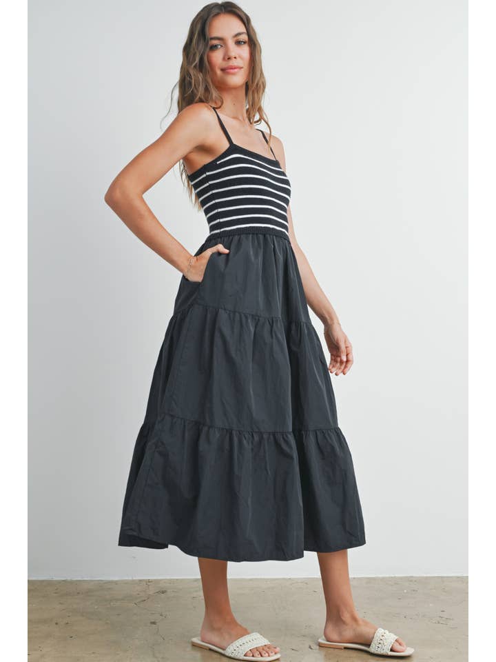 BUTTERMELON - Vendita all'ingrosso Vestito - Donna - Abito lungo a balze con top a righe lavorato a maglia - BMD7740