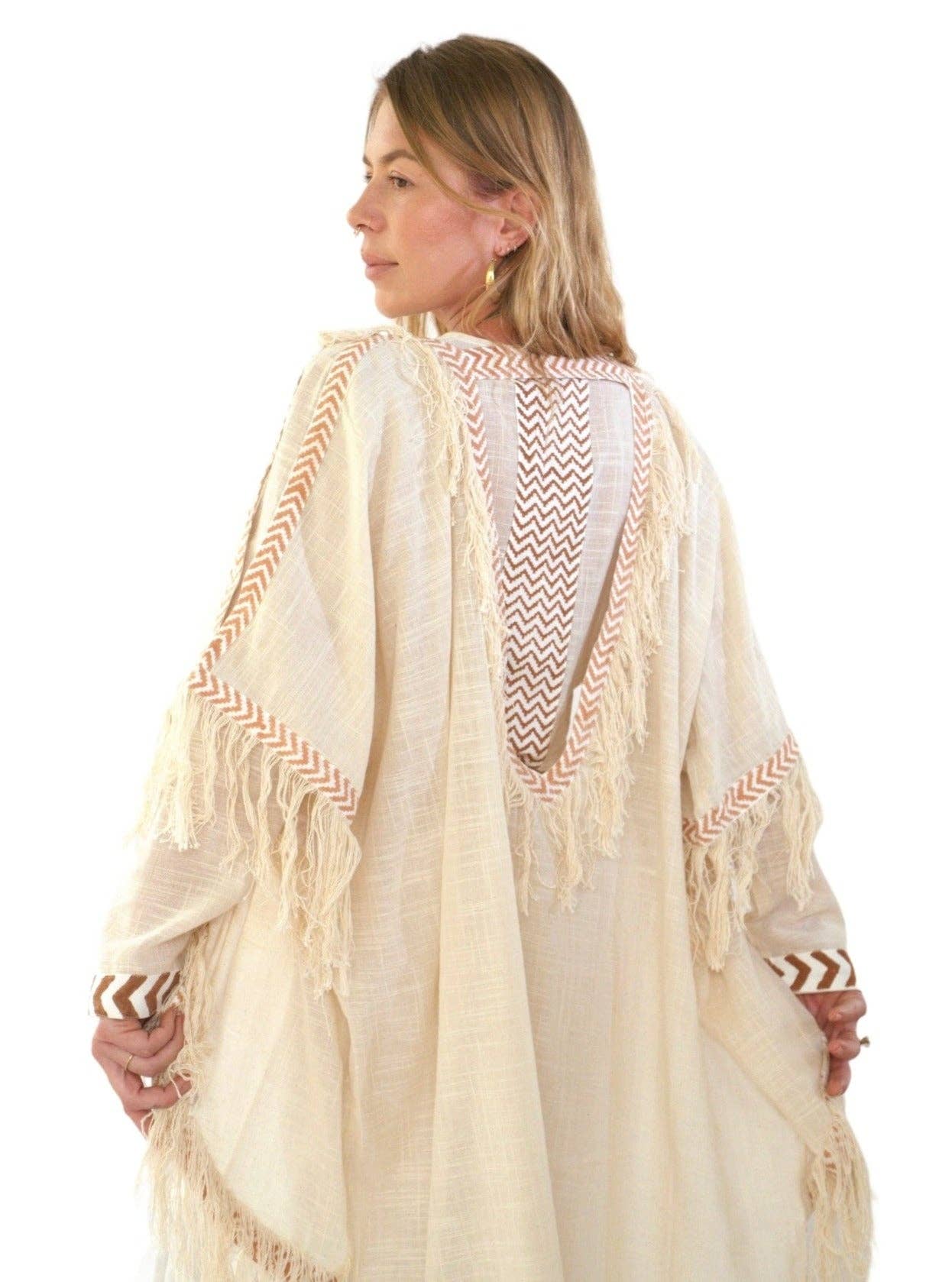 Sacred Ceremony – Großhandel Kimono – Damen – Cremefarbener Bio-Baumwoll-Shrug mit Fransen