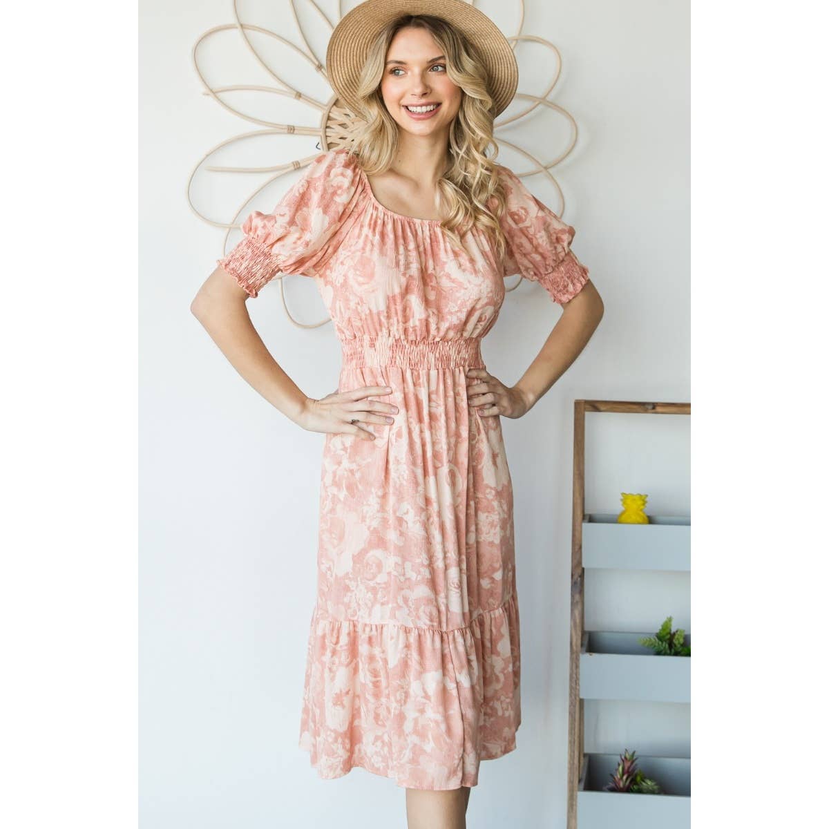 Perzik Vintage midi-jurk met bloemenprint en vierkante hals voor groothandel op Faire9