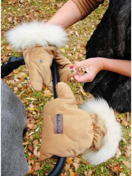 Kinder Hop Muff&Go Stroller Mittens Caramel Teddy in Clouds for wholesale by Kinder Hop SP. Z O.O.