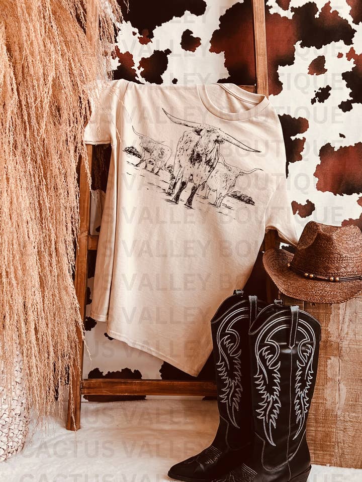 Long Horn - T-shirt pour la vente par Cactus Valley Boutique