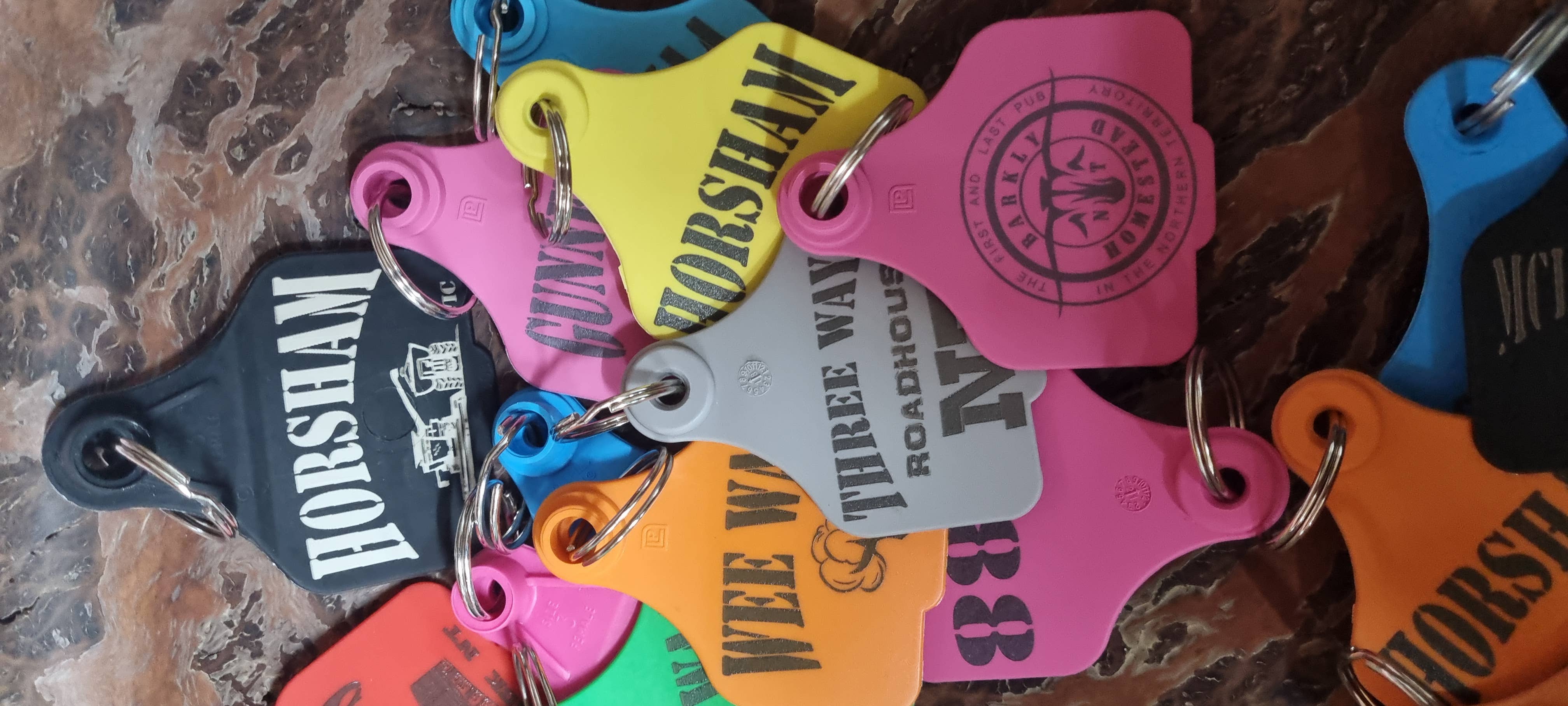 Veelkleurig Rundveetag Sleutelhanger voor groothandel op Faire0