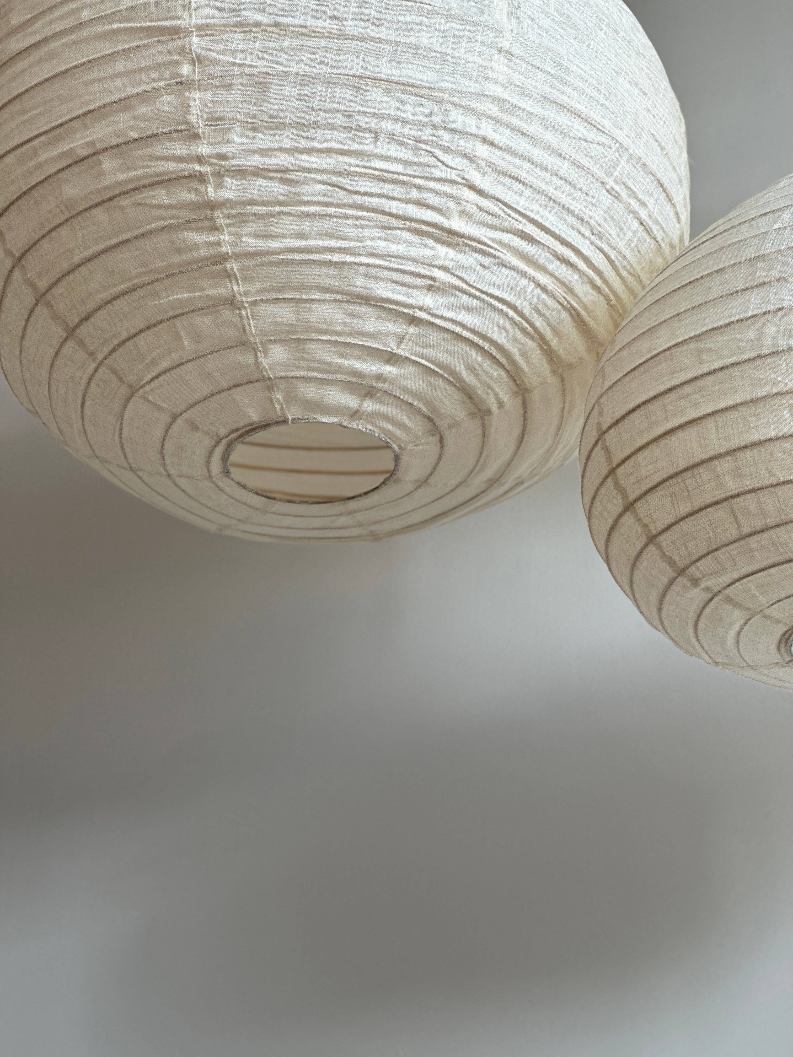 Office Objets - Wholesale Chandelier/Hanging Light - Large Japanese-style pendant light in natural rattan and linen, drop-shaped H55 D602