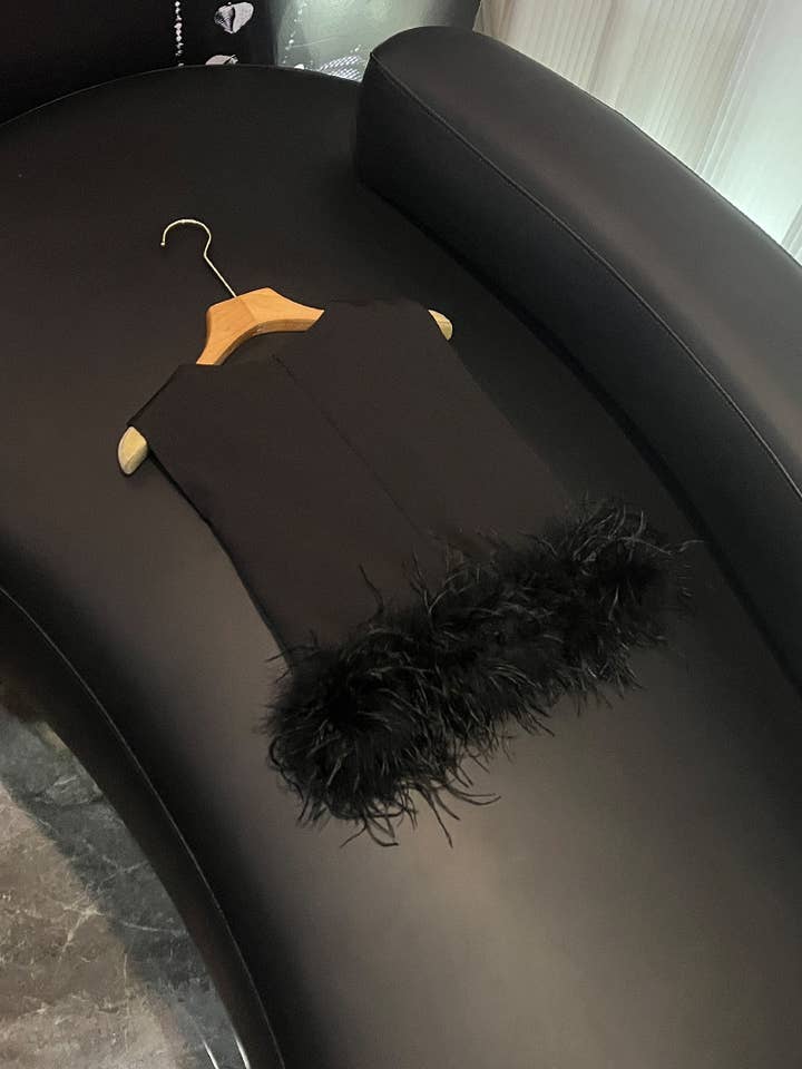 Sanyao Fashion - Wholesale Outerwear Vest - Women's - SY411 White Ostrich Feather Trim Round Neck Sleeveless Top5