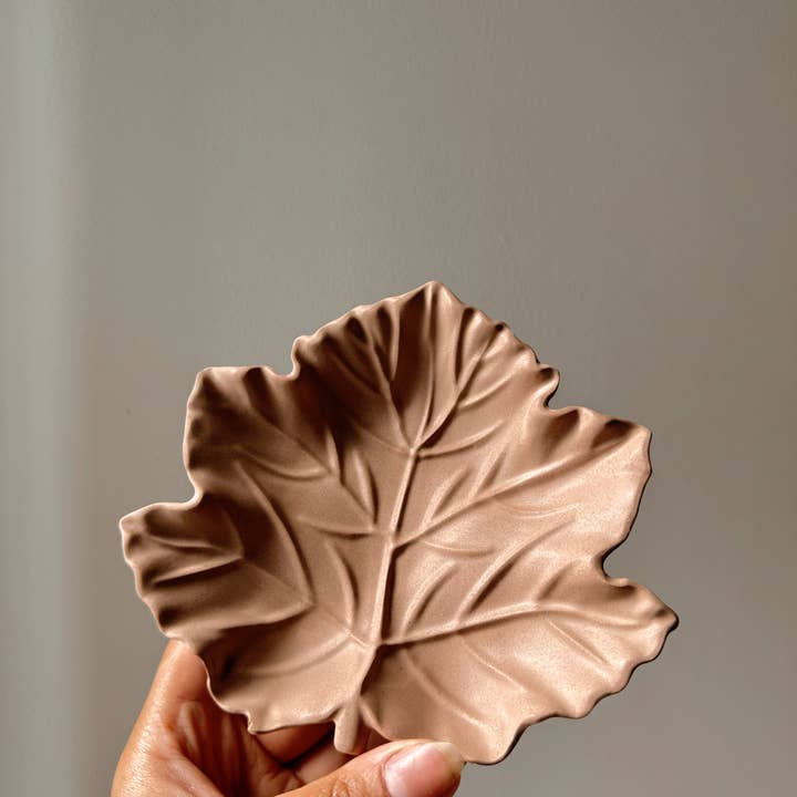 My Milky Candle - Wholesale Decorative Tray - Handmade maple leaf empty tray made of jesmonite c3
