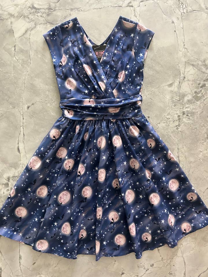 Fledermaus Mond Greta Kleid für den Großhandel von Retrolicious