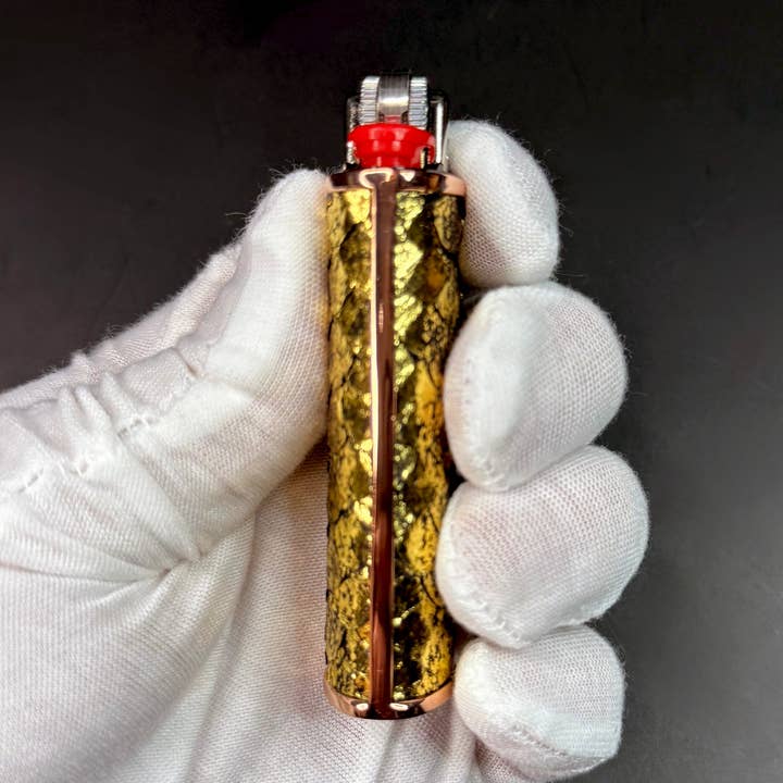 Edición Limitada Funda para Encendedor de Pitón Dorado Metálico para venta al por mayor de Haus of Topper