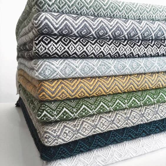 MODA LATINA - Wholesale Throw Blanket - Luxury Alpaca blankets - wool blankets - peruvian blankets3
