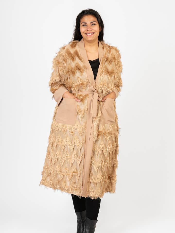 Texturerad guldväst i stora storlekar (C6639) för wholesale av Pomme Rouge Paris