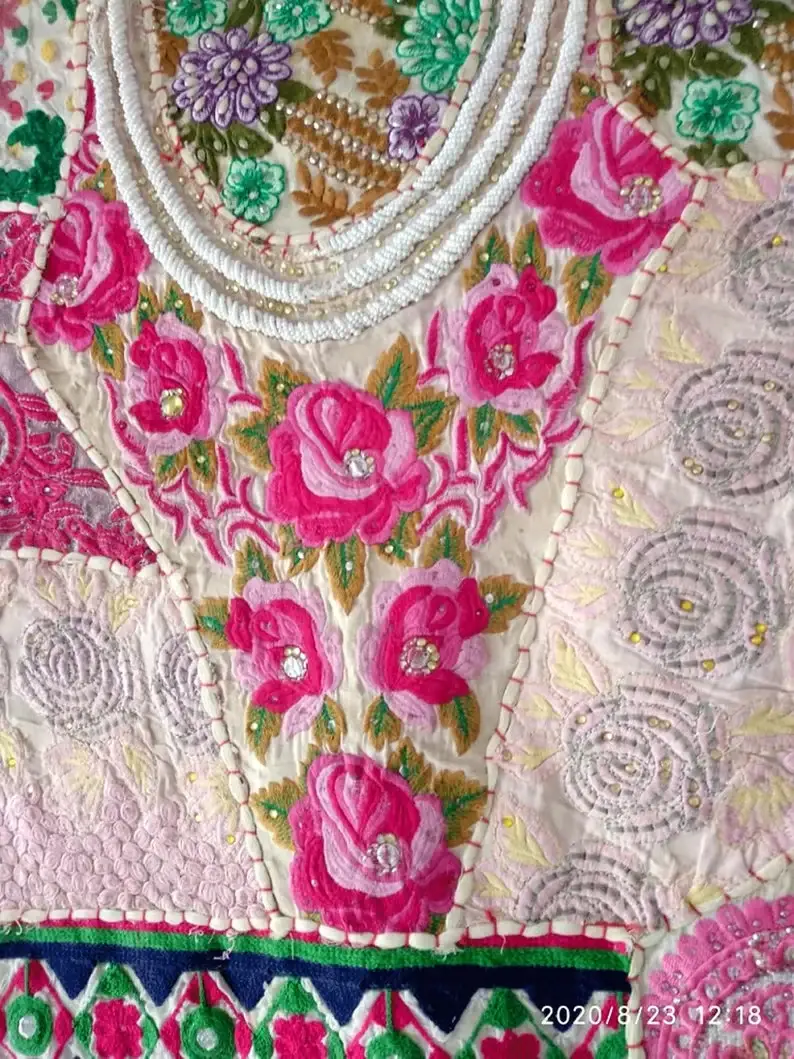 GYPSY STUDIO - Vendita all'ingrosso Arazzi/Tessuti d'arredo - Copritutto fatto a mano in patchwork di sari con ricamo a mano, formato grande9