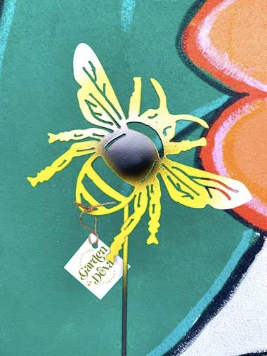 Poteau à abeilles pour la vente par Garden Deva Sculpture Co.