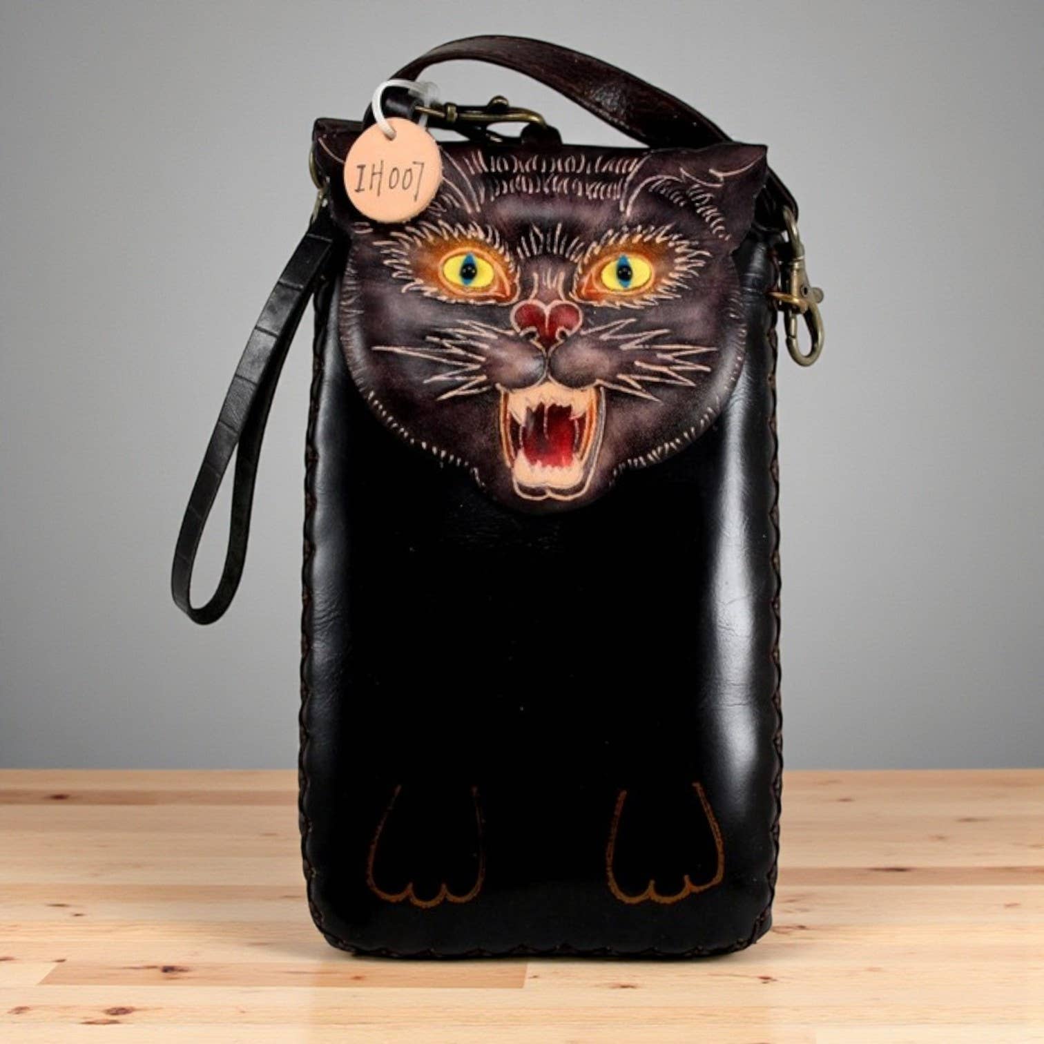 Sunflower Handmade leather inc – wholesale Telefonplånbok - Dam – Läder Scary Cat Mobiltelefonfodral2