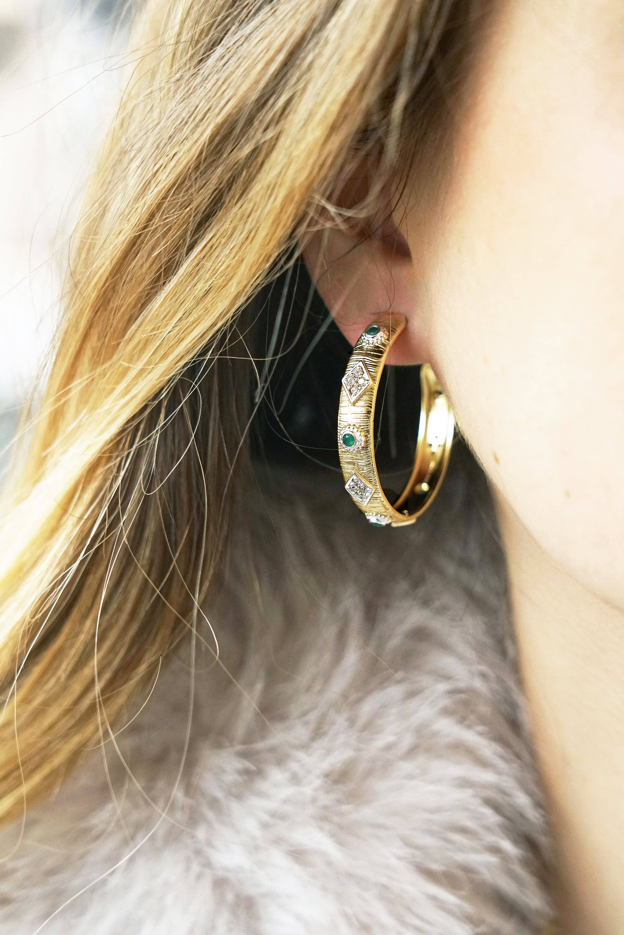 DIAPERIS - Wholesale Hoop Earrings - VICTORIA GOLD EARRINGS