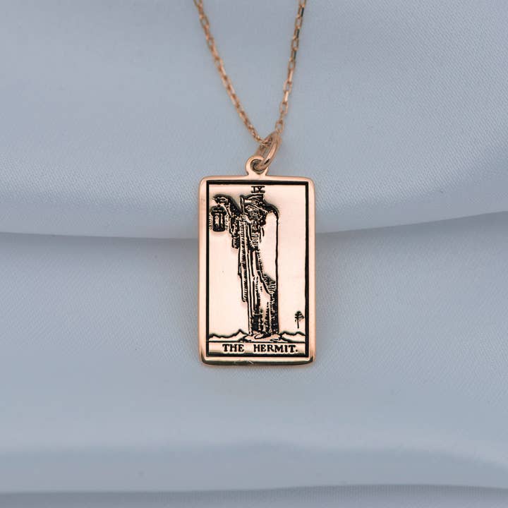 The Hermit Tarot gegraveerde hanger van 925 sterling zilver voor wholesale door DreamedBy