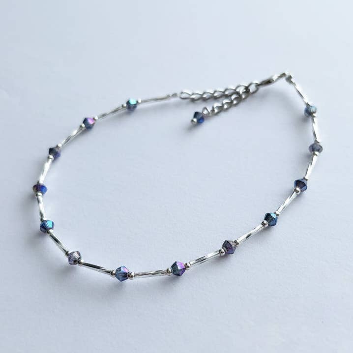 Pulsera de Tobillo de Cuentas de Vidrio Plateadas y Azul Iridiscente – Tobillera Ajustable Hecha a Mano por Blue Bourbon Designs para venta al por mayor de Blue Bourbon Designs