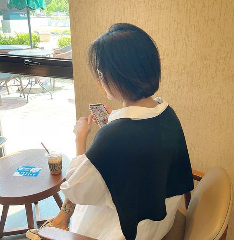 JC Sunny Fashion - Wholesale Scarf - Women's - JC063322 Mini Solid Color Cross Shoulder Cover/Scarf3