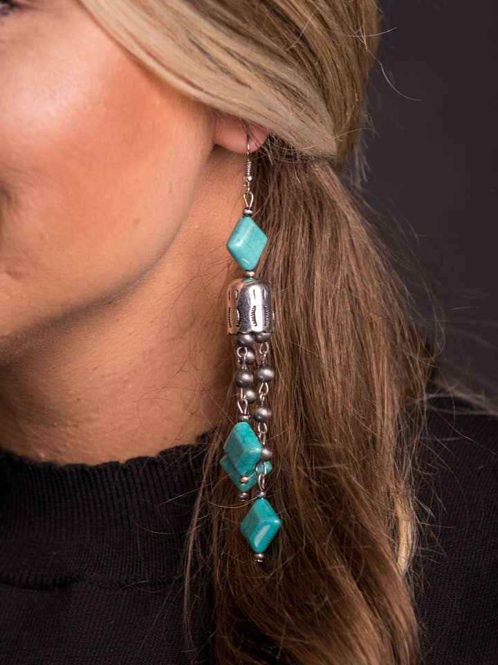 Faux Navajo pärla & turkos tofs örhänge på fiskkrok för wholesale av West & Co.