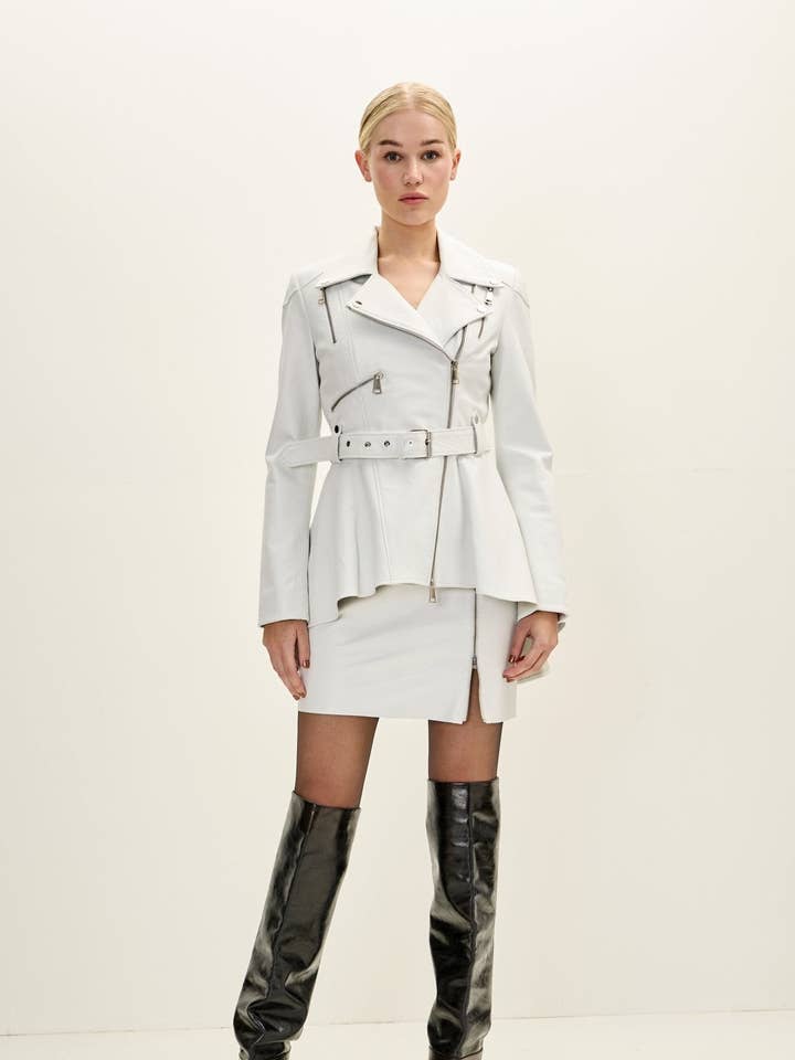 Kvinders lammeskindslæder figursyet peplumjakke - Hvid for engroshandel hos Ron Tomson