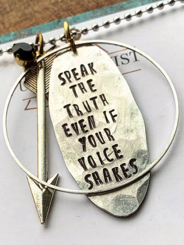 Collana con incisione "Parla la verità" per la vendita all'ingrosso da parte di Unique Twist Jewelry