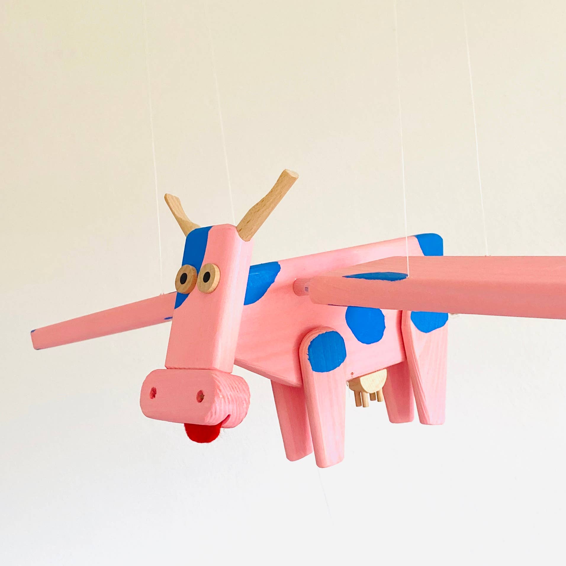 Mrozci – Engroshandel Babymobil – Flying Pink Cow Træmobil  - Dekoration til Børneværelset6