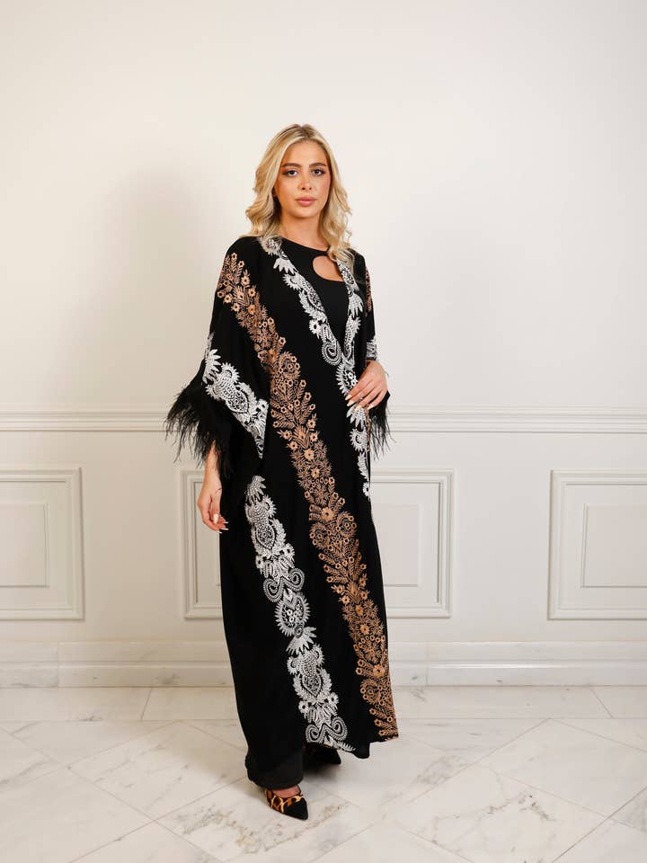 Unmatched BYU - Vendita all'ingrosso Kimono - Donna - Kimono ricamato con piume Hijan4